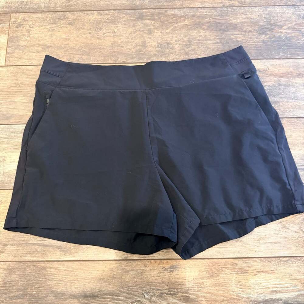 Athleta Brooklyn Short Size 16 Black Mid Rise Athletic Walking Casual